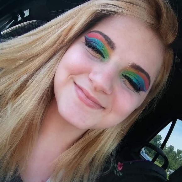 Meet your Posher, Cam - Picture 1 of 4